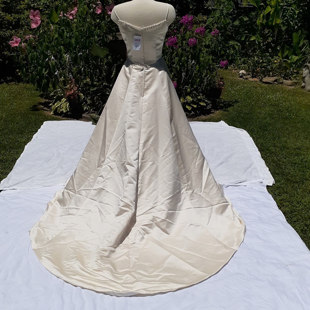 WEDDING DRESS CHRISTINA WU BEAUTIFUL/ELEGANT SIZE 10